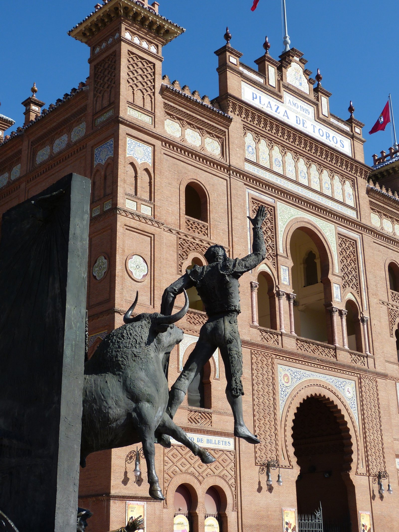 Homenaje a Máximo García Padrós con descubrimiento de un azulejo en Las Ventas