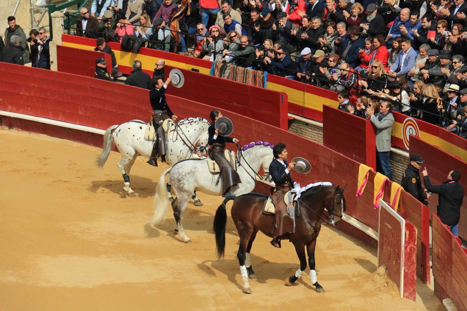 Accidente de camión afecta a caballos y conductor tras la temporada de Diego Ventura