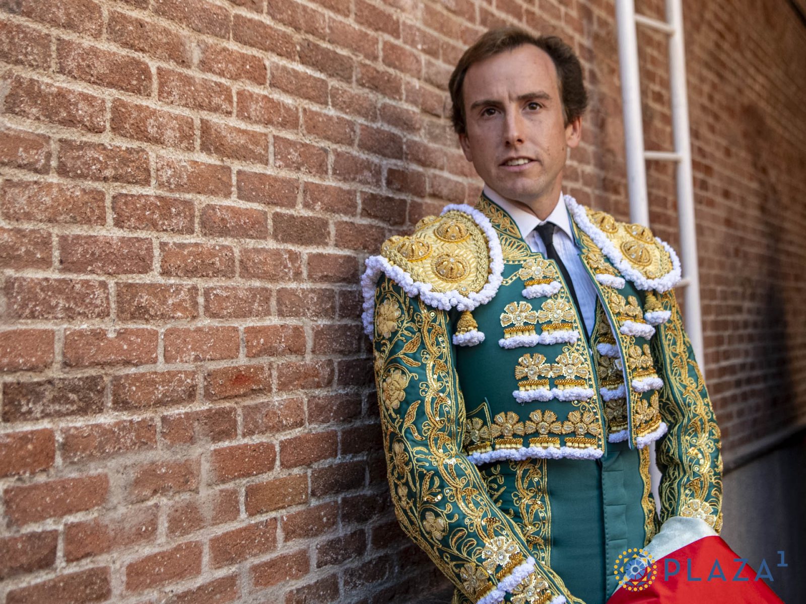 Román destaca en Madrid con dos salidas a hombros y veinte orejas en su carrera